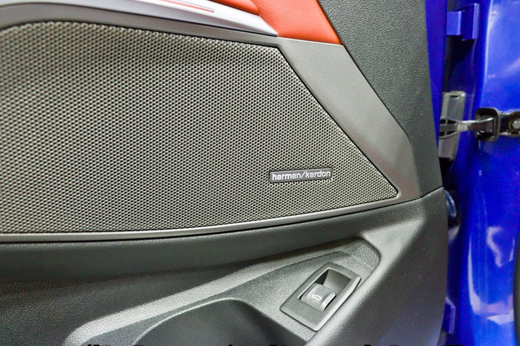 Used 2023 BMW M3 w/ M Carbon Exterior Package RWD image 34