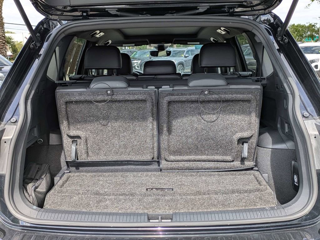 Used 2023 Volkswagen Tiguan SE R-Line image 13