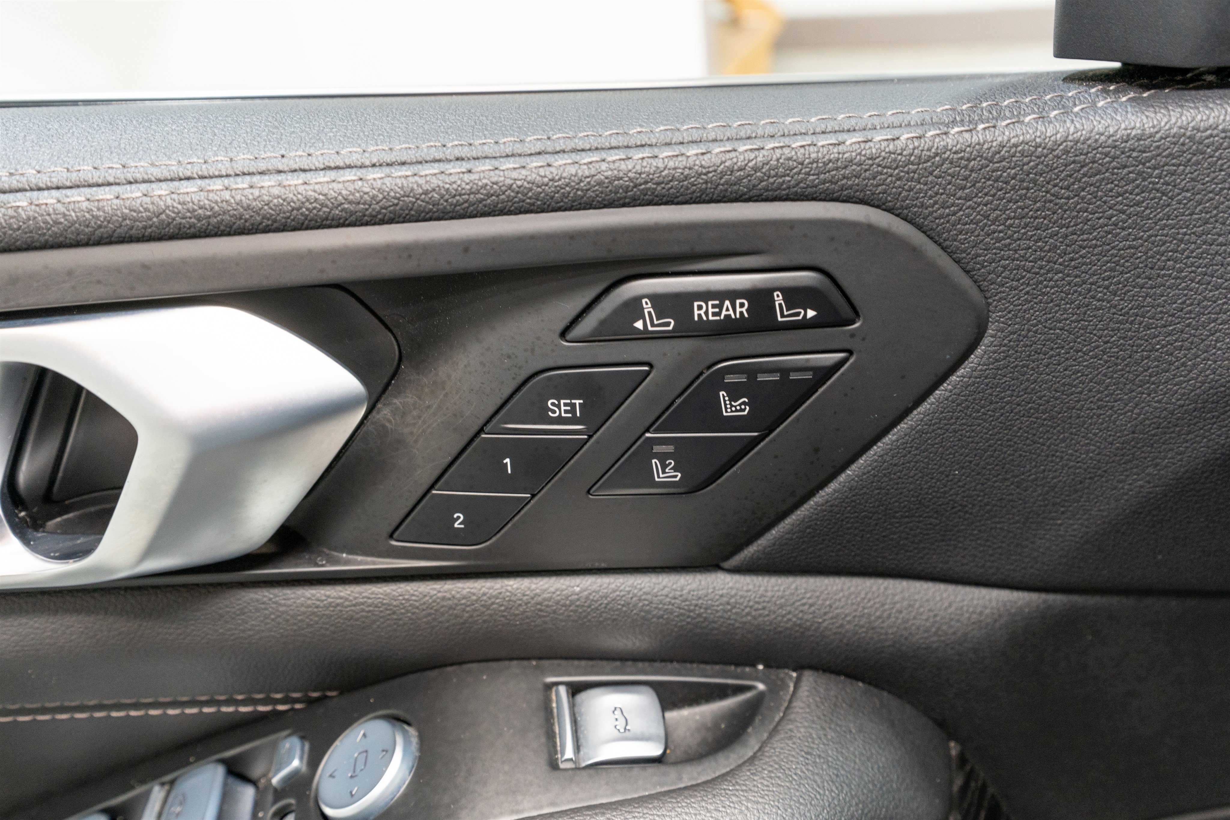 Used 2022 BMW X7 xDrive40i w/ Premium Package image 14