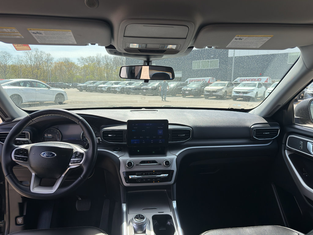 Used 2022 Ford Explorer XLT w/ Equipment Group 202A AWD/4WD image 29