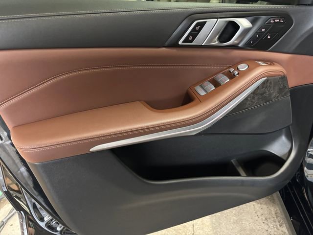 Used 2023 BMW X7 xDrive40i w/ Parking Assistance Package image 24