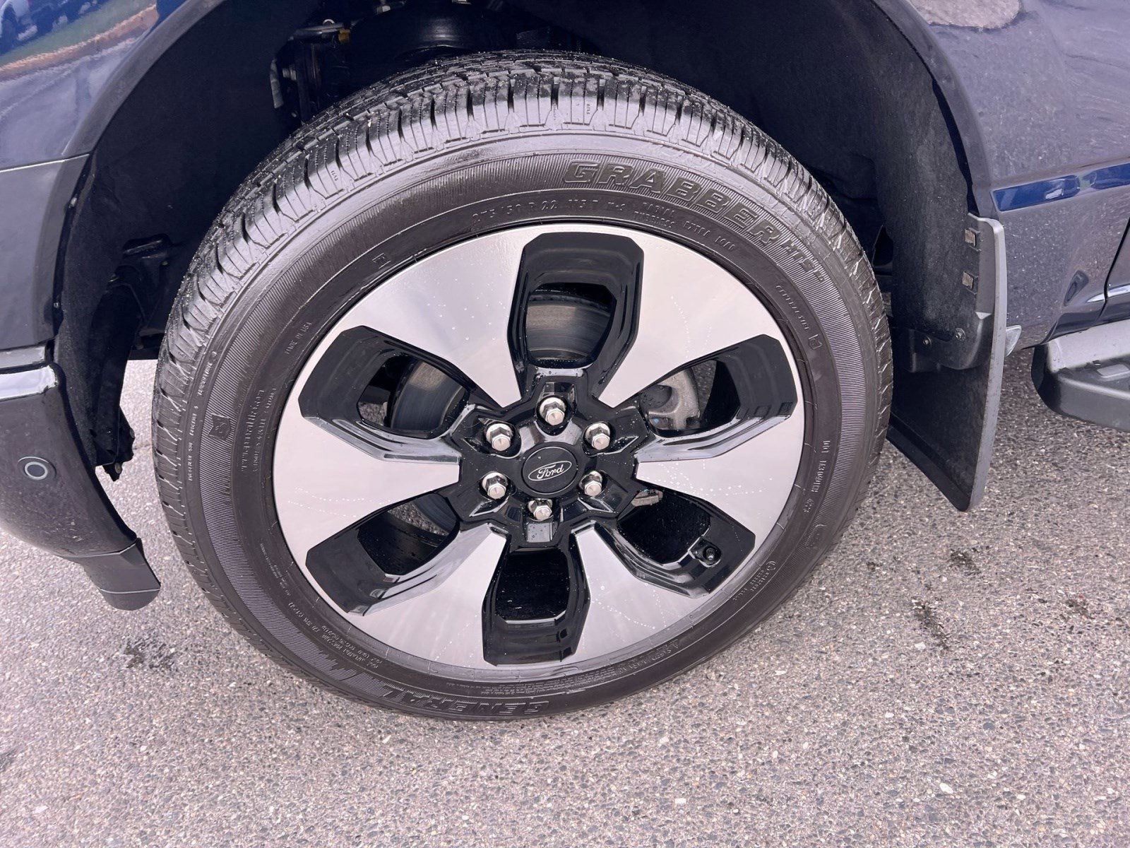 Used 2023 Ford F150 Lightning Platinum image 12