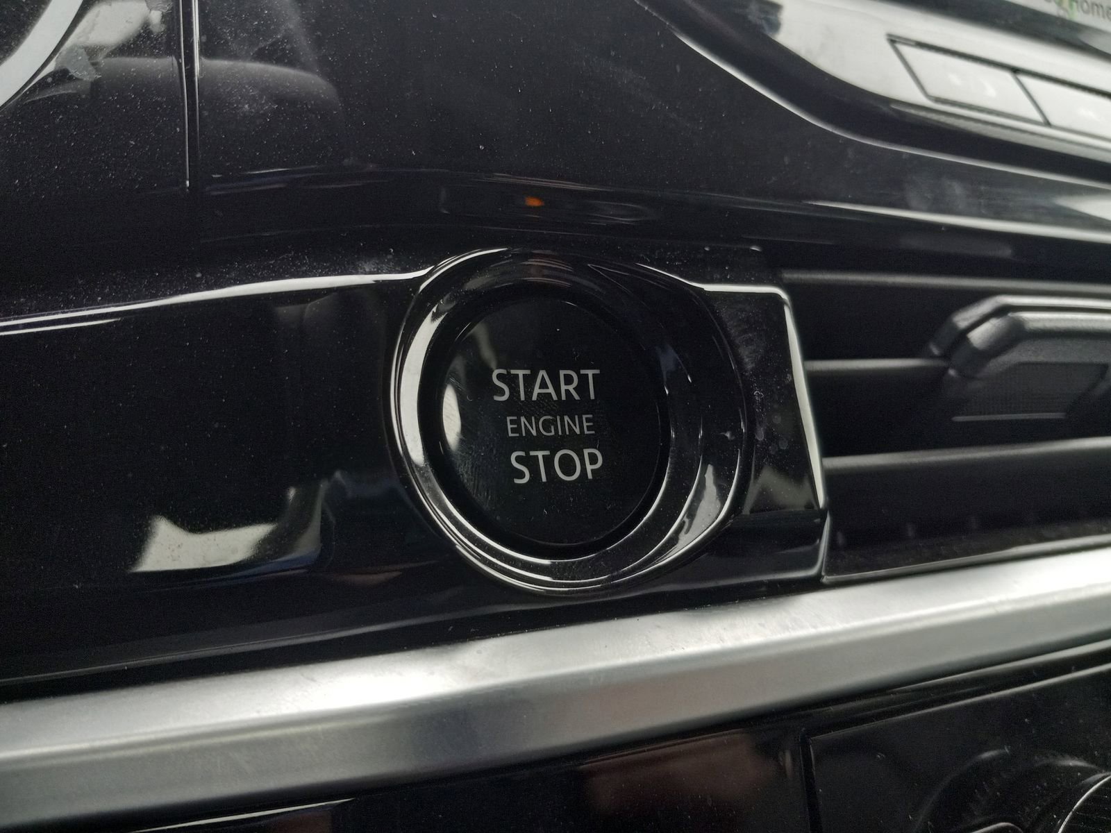 Used 2025 Nissan Pathfinder SL AWD/4WD image 26