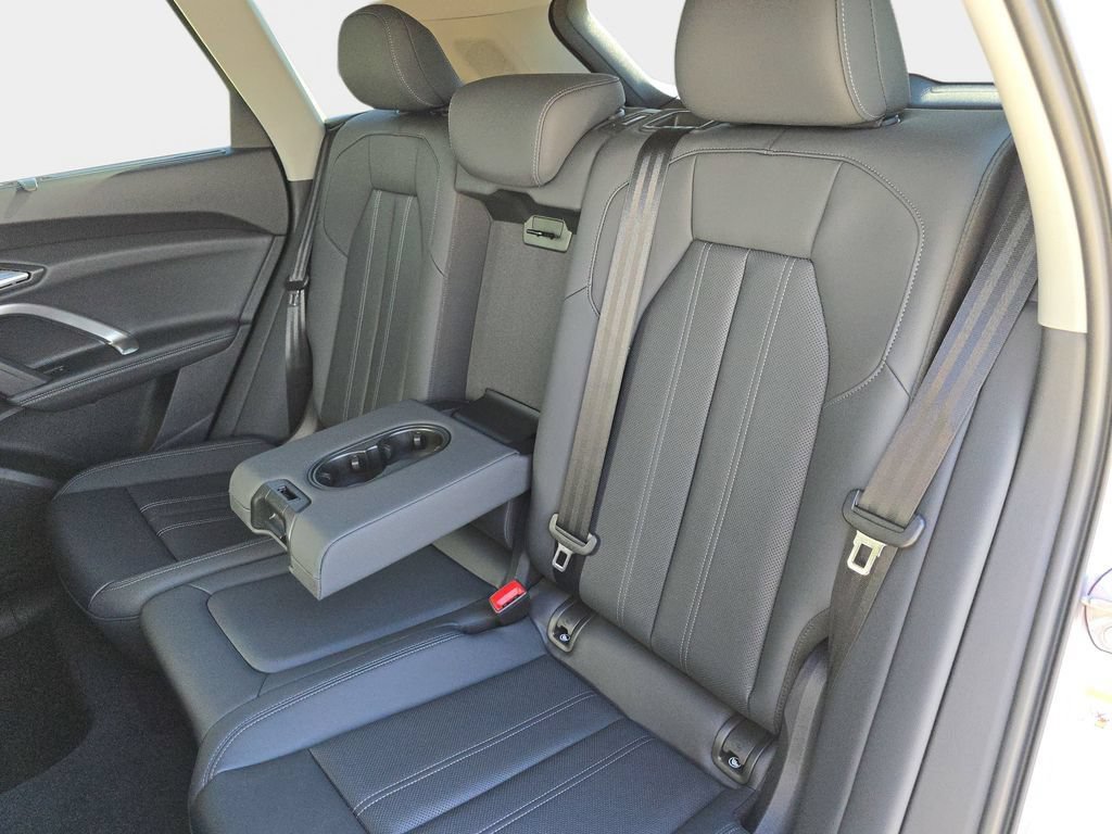 Used 2025 Audi Q5 Premium Plus w/ Premium Plus AWD/4WD image 14
