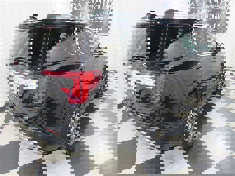 Used 2023 GMC Acadia SLT image 18