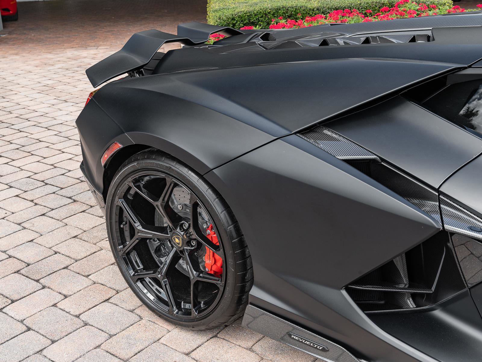 Used 2024 Lamborghini Revuelto image 13