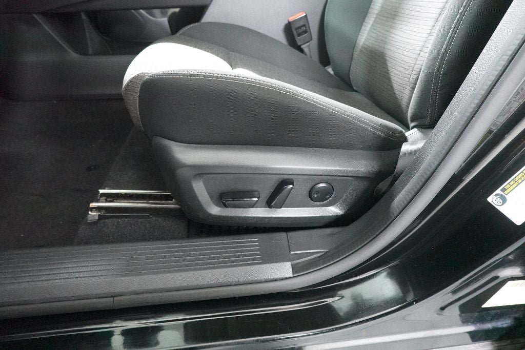 Used 2022 Nissan Rogue SV FWD image 11