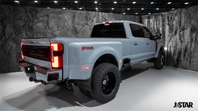 Used 2025 Ford F450 Platinum w/ FX4 Off-Road Package image 26