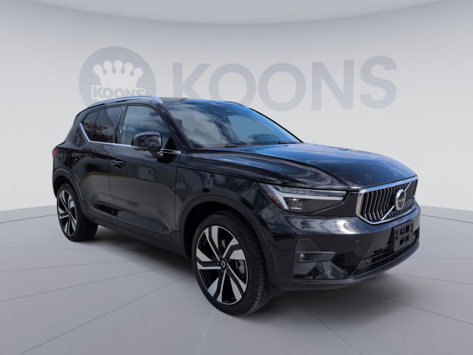 Certified 2024 Volvo XC40 B5 Ultimate w/ Protection Package Premier image 10