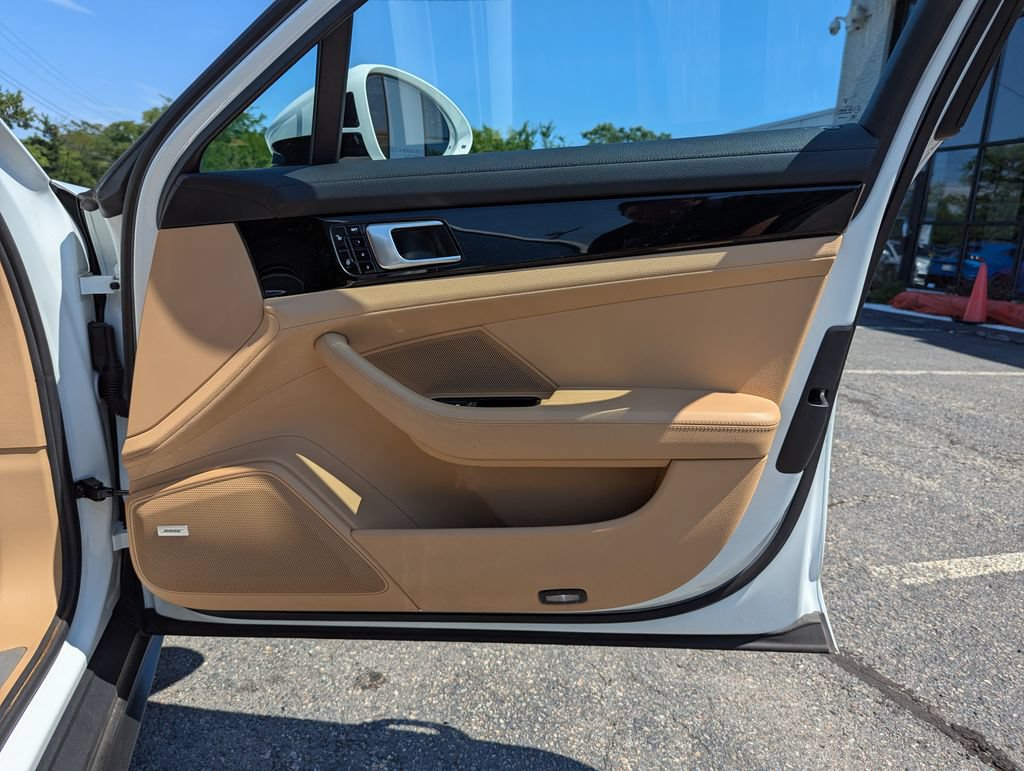 Used 2018 Porsche Panamera RWD image 29