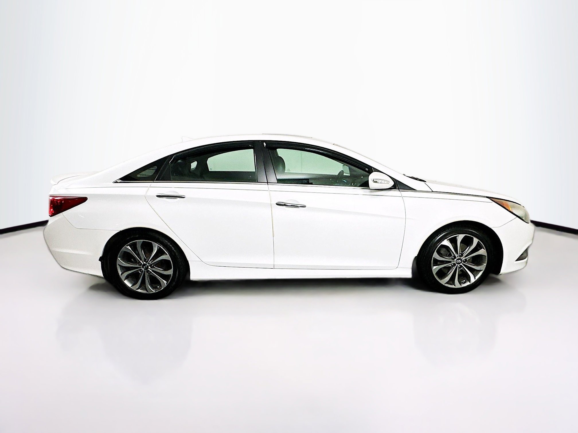 Used 2014 Hyundai Sonata SE w/ Premium Package 04 FWD image 10