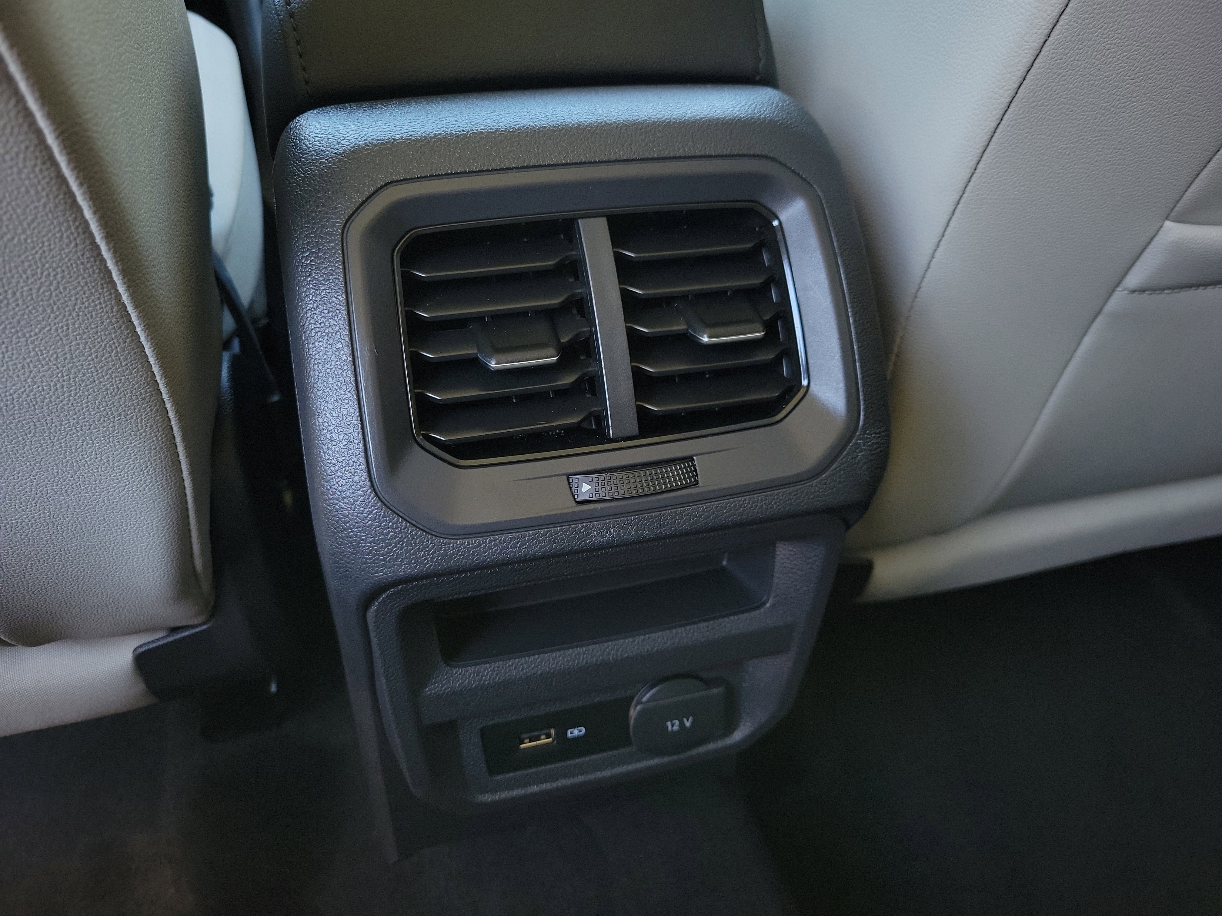 Used 2019 Volkswagen Tiguan SEL image 16