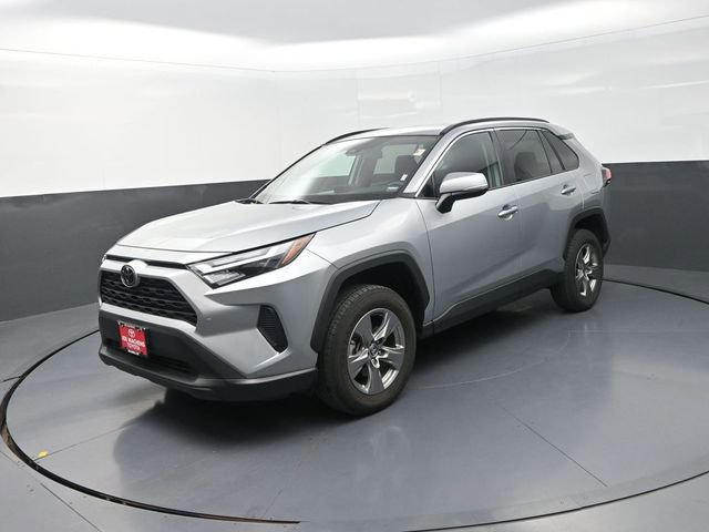 Used 2025 Toyota RAV4 XLE AWD/4WD image 3