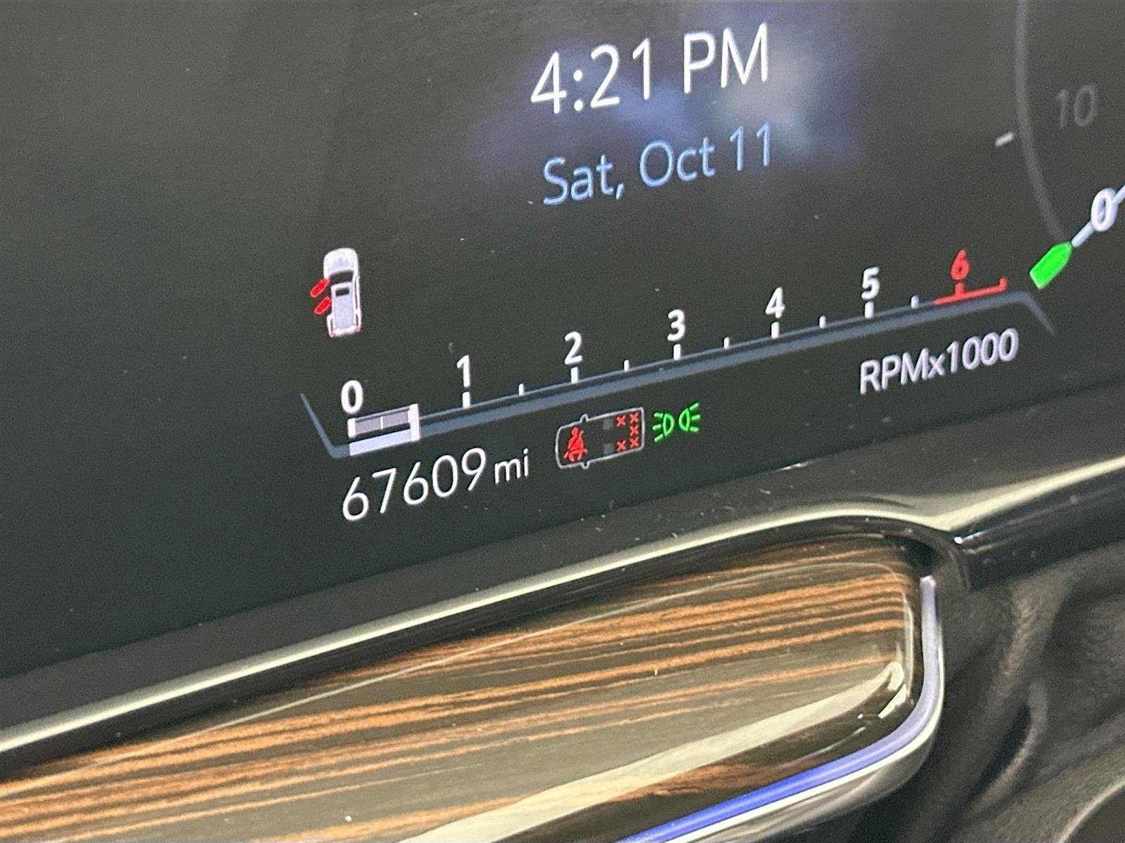 Used 2023 Cadillac Escalade ESV Premium Luxury image 14