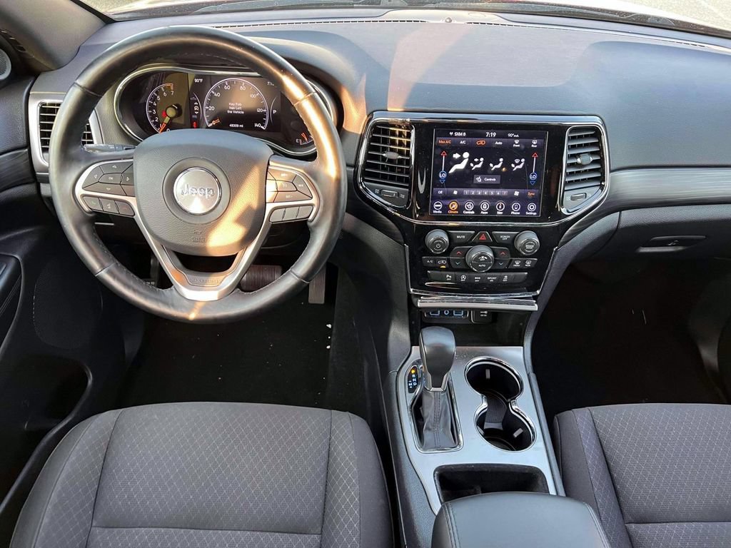 Used 2020 Jeep Grand Cherokee Laredo w/ Security & Convenience Group AWD/4WD image 15