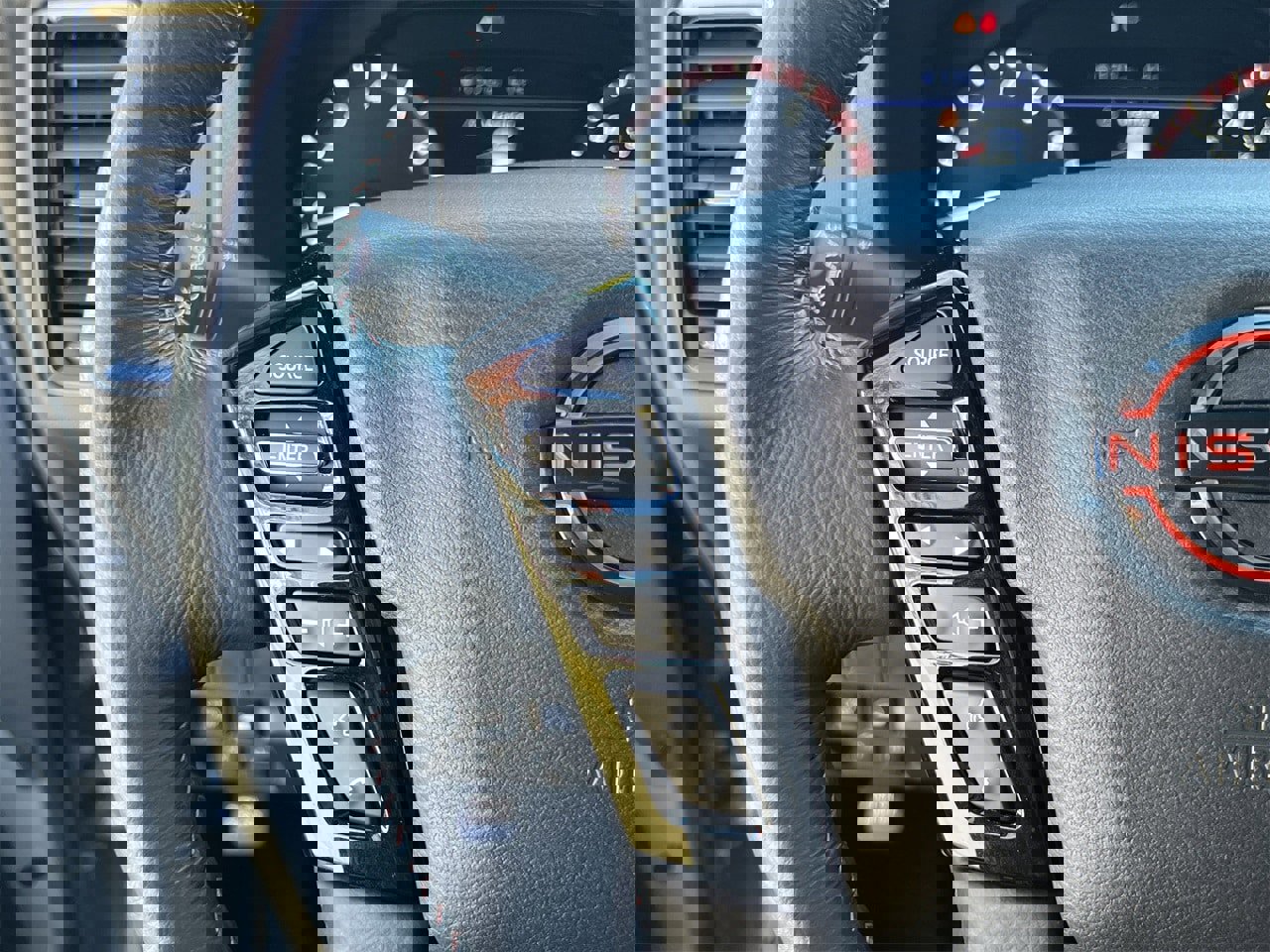 Certified 2024 Nissan Frontier PRO-4X w/ Off-Road Protection Package image 11