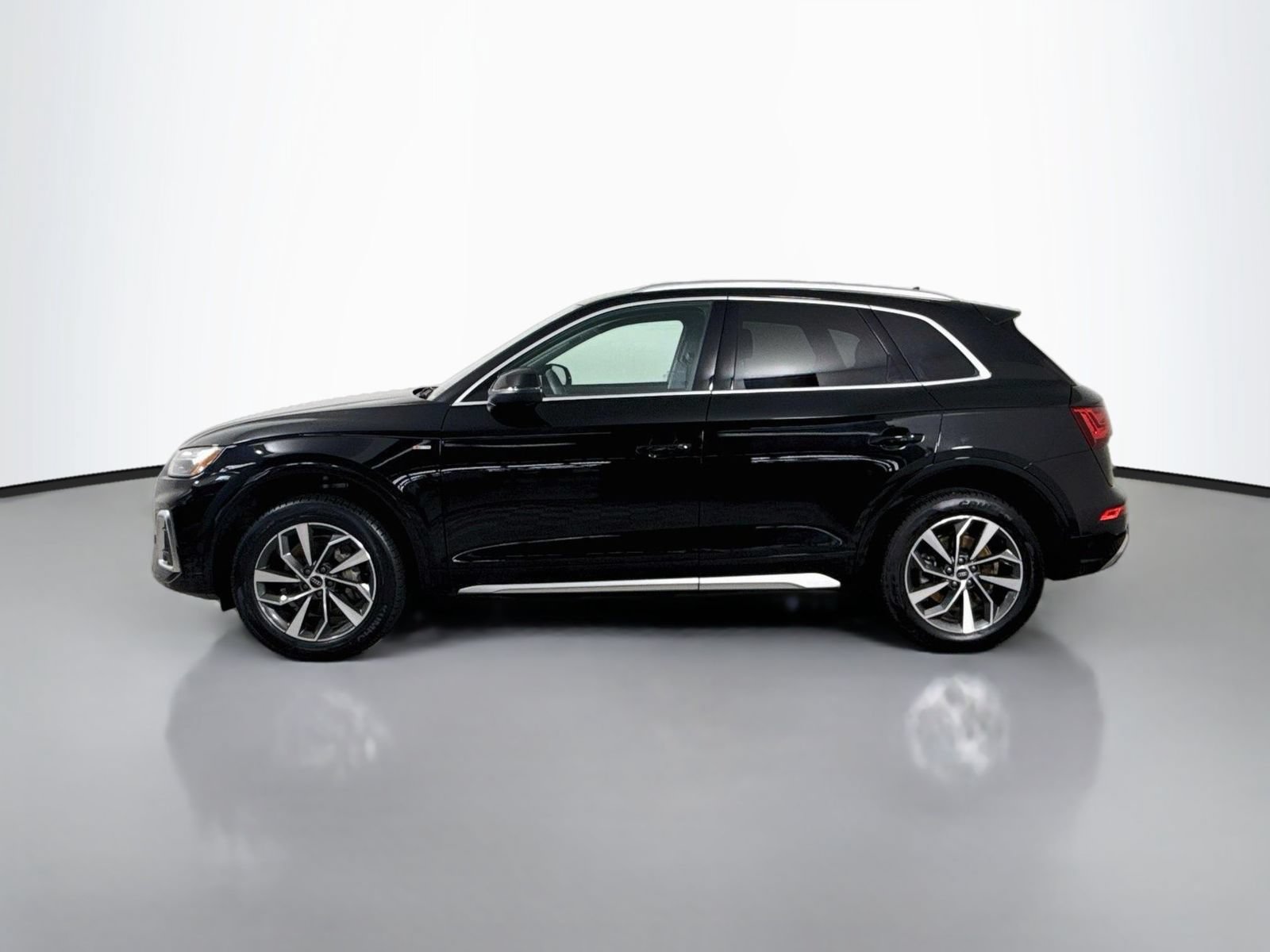 Certified 2024 Audi Q5 2.0T Premium Plus w/ Premium Plus Package AWD/4WD image 2