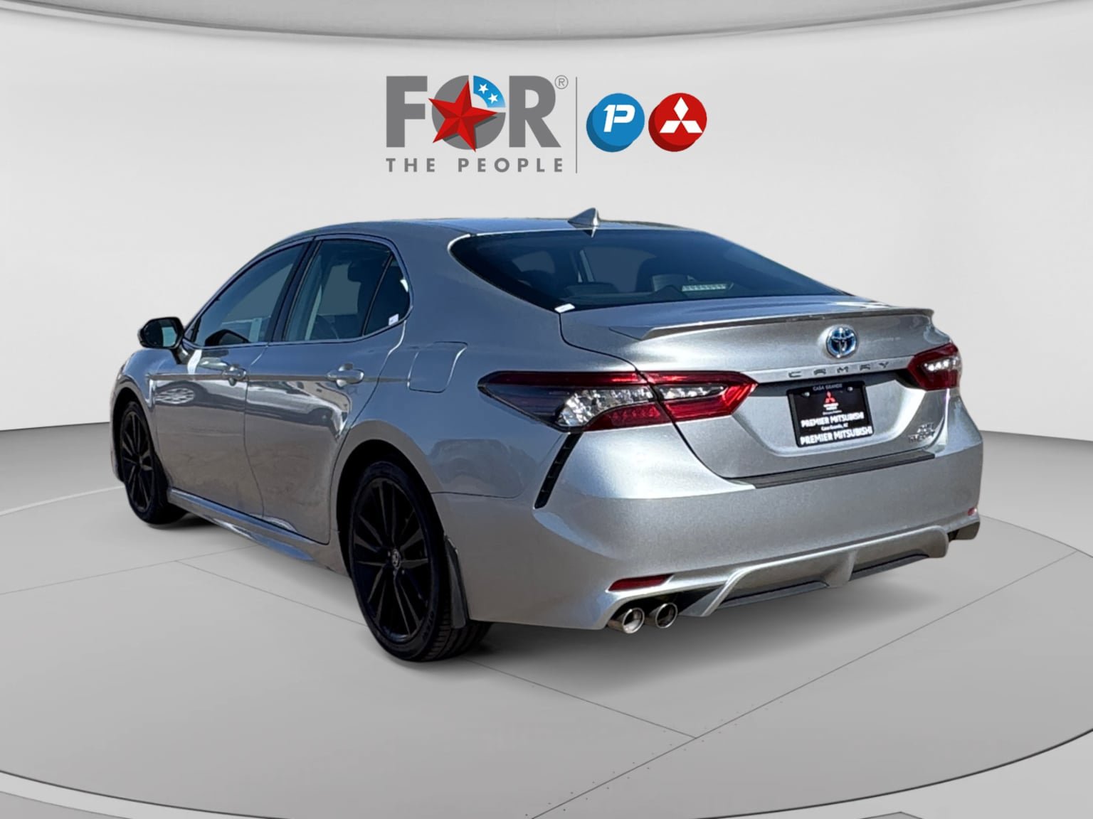 Used 2022 Toyota Camry XSE w/ Navigation Upgrade Package FWD image 3