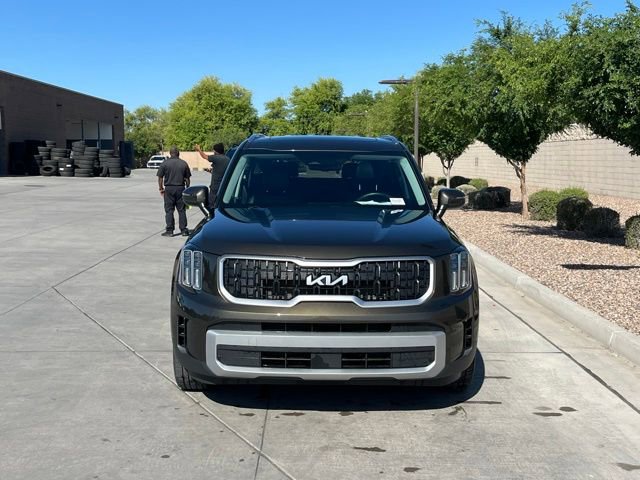 Used 2023 Kia Telluride EX w/ EX Captain's Chair Package image 3
