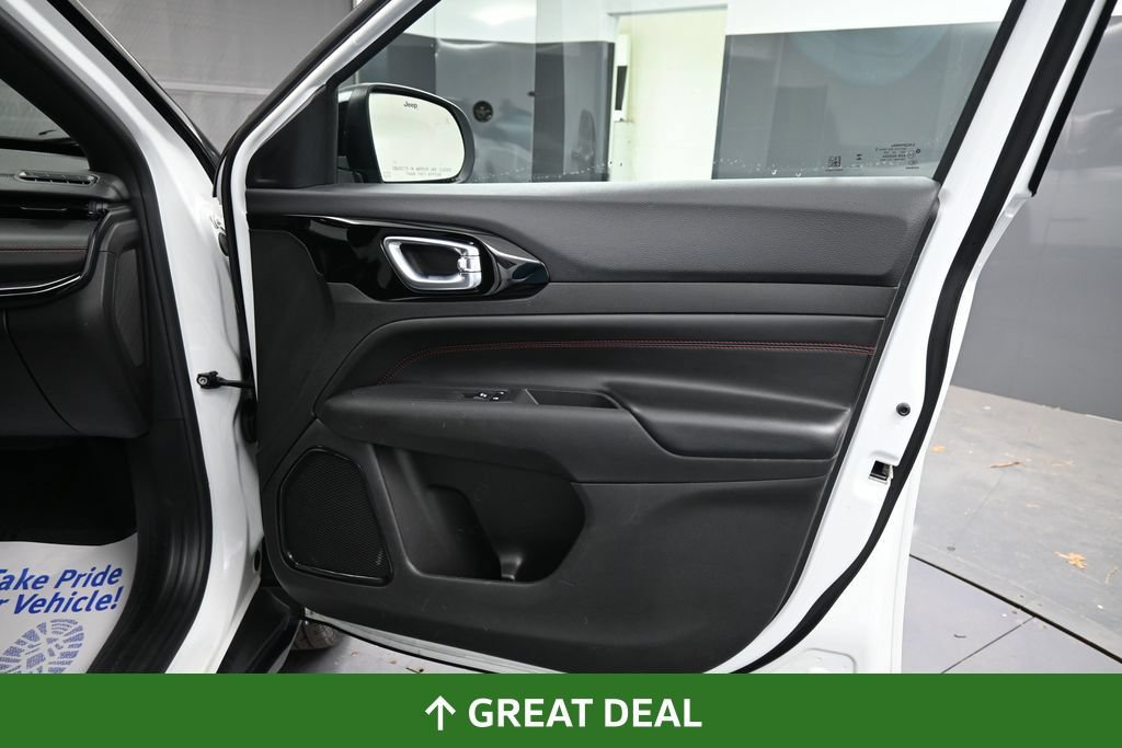 Used 2025 Jeep Compass Trailhawk AWD/4WD image 20