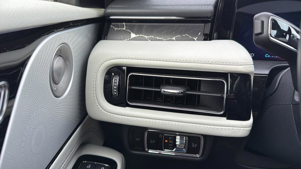 Used 2025 Lincoln Aviator Black Label image 19