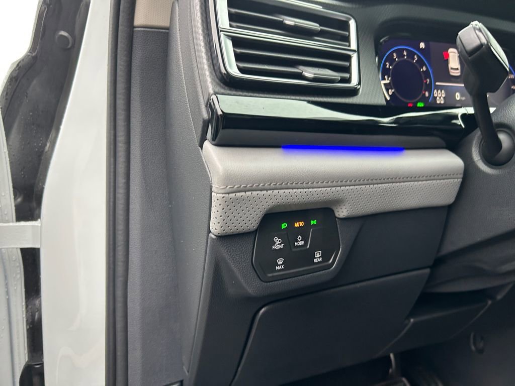 Used 2024 Volkswagen Atlas Peak Edition SE image 21
