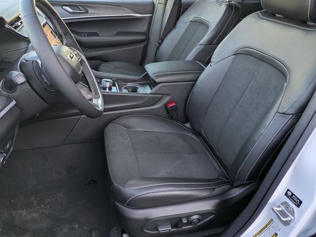 New 2026 Jeep Grand Cherokee Altitude AWD/4WD image 14
