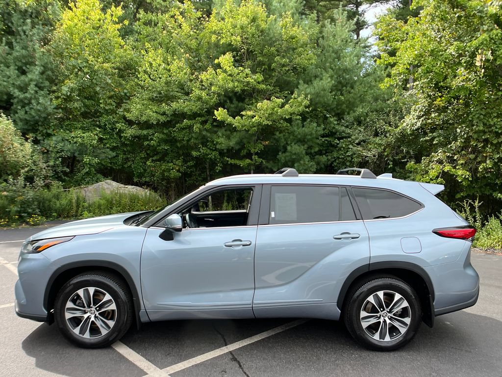 Used 2022 Toyota Highlander XLE AWD/4WD video 2