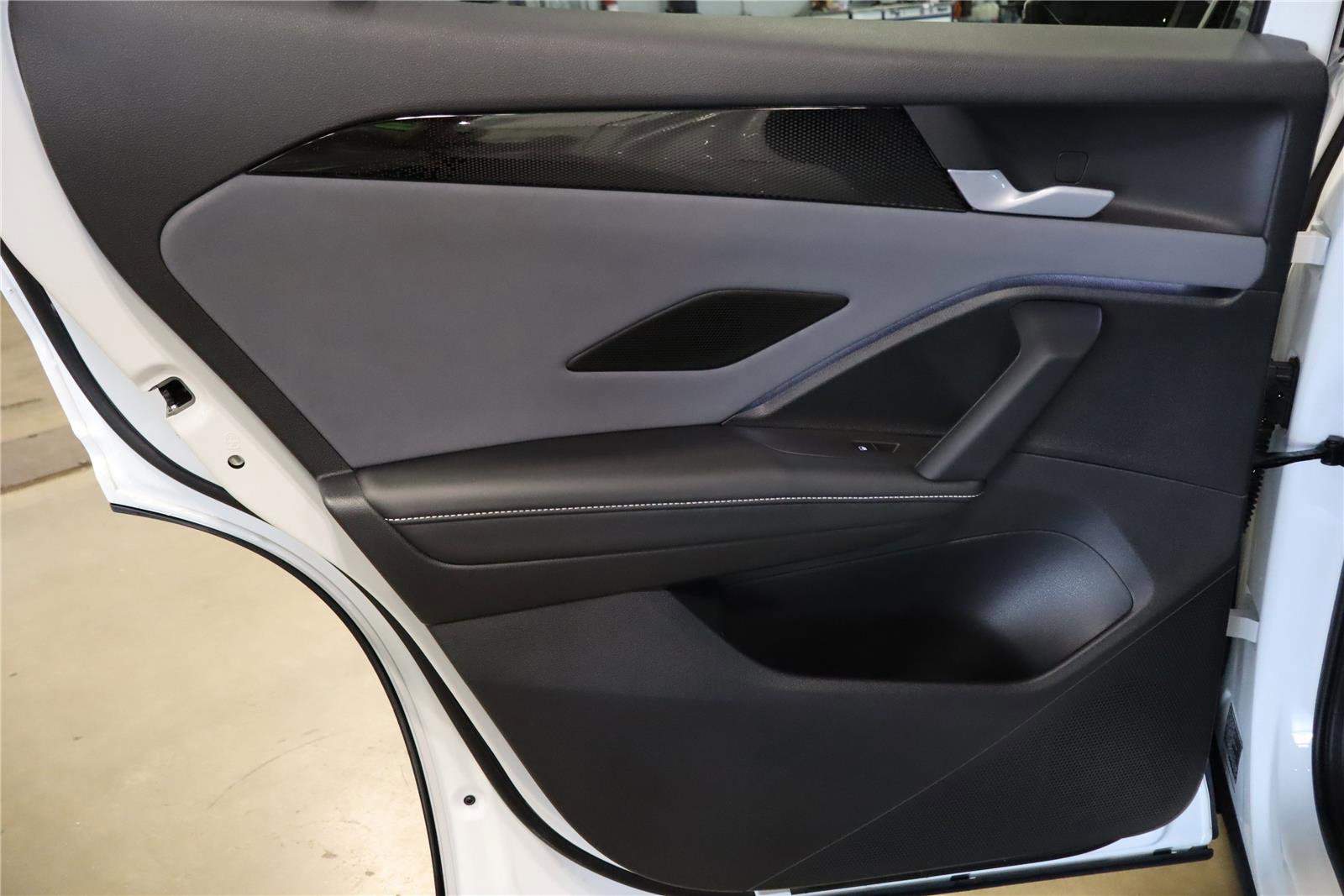 Used 2025 Volkswagen Tiguan SE image 24