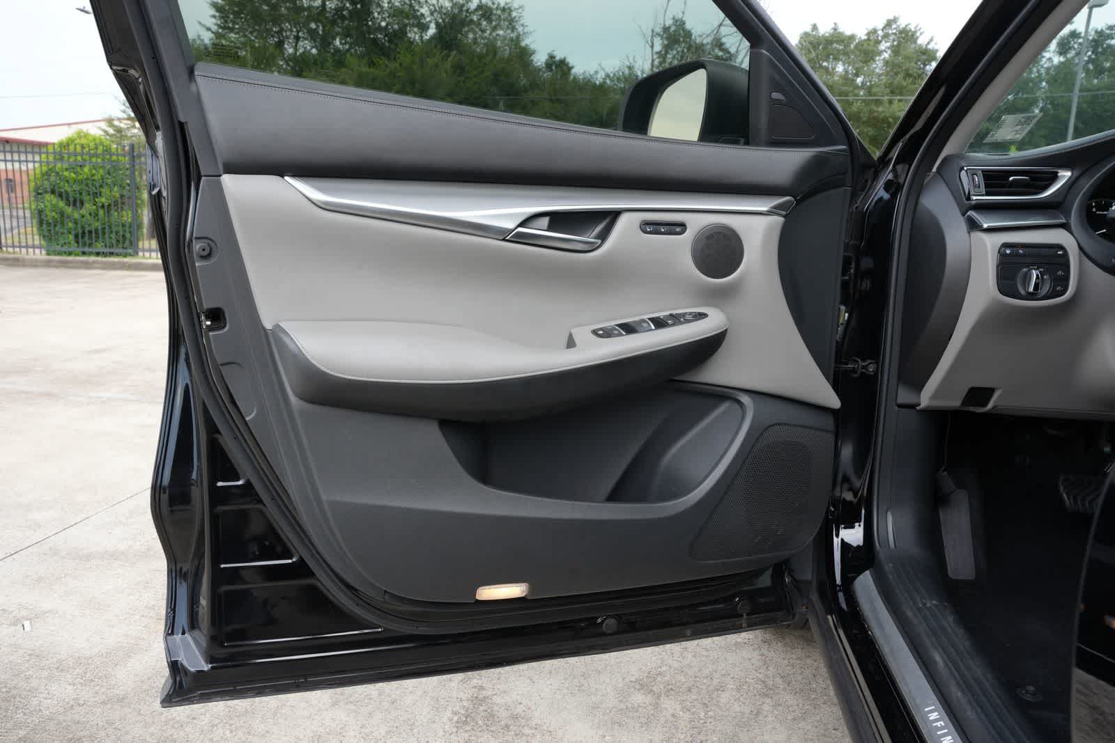 Used 2023 INFINITI QX50 Luxe AWD/4WD image 17