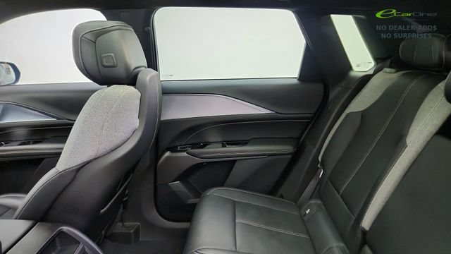Used 2024 Cadillac Lyriq Tech RWD image 31