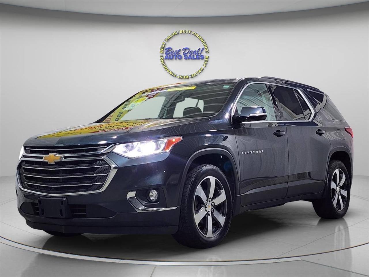 Used 2019 Chevrolet Traverse LT w/ LT Premium Package AWD/4WD image 1
