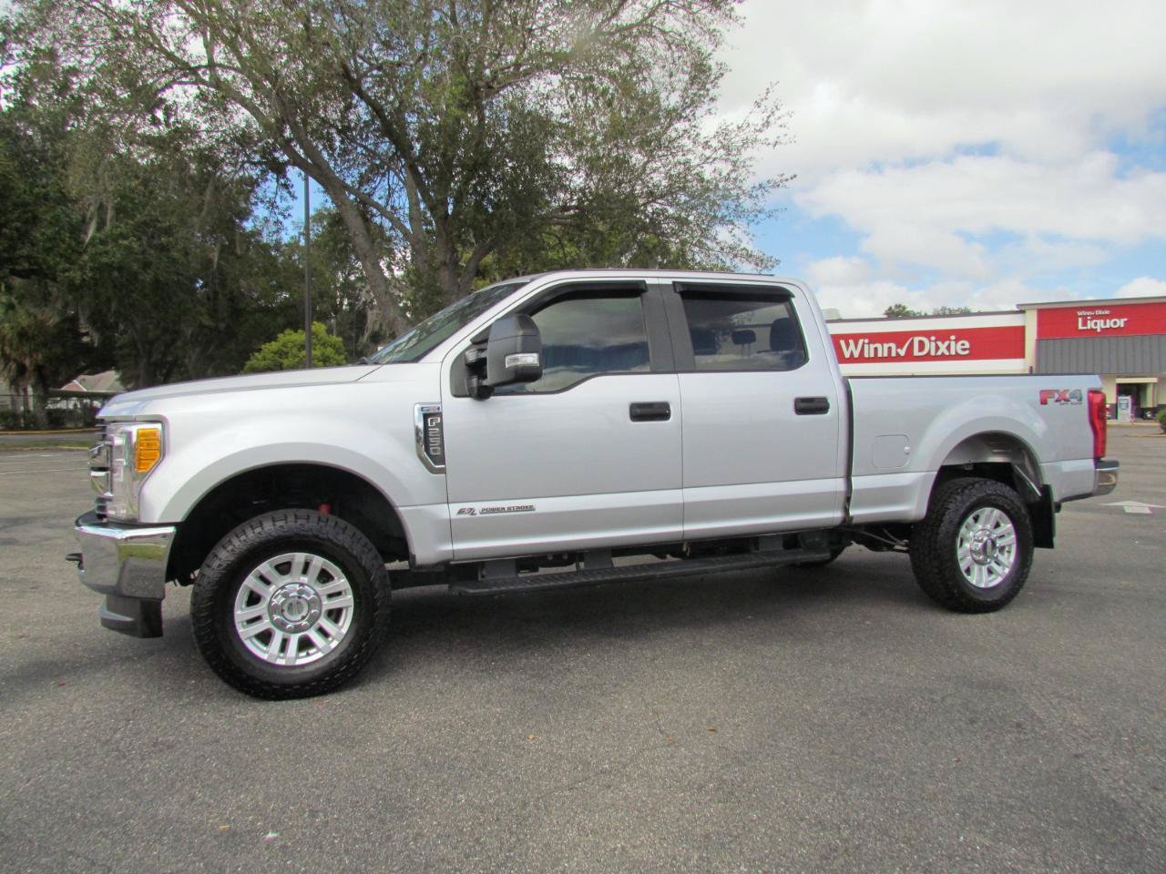 Used 2017 Ford F250 XL w/ STX Appearance Package AWD/4WD image 4