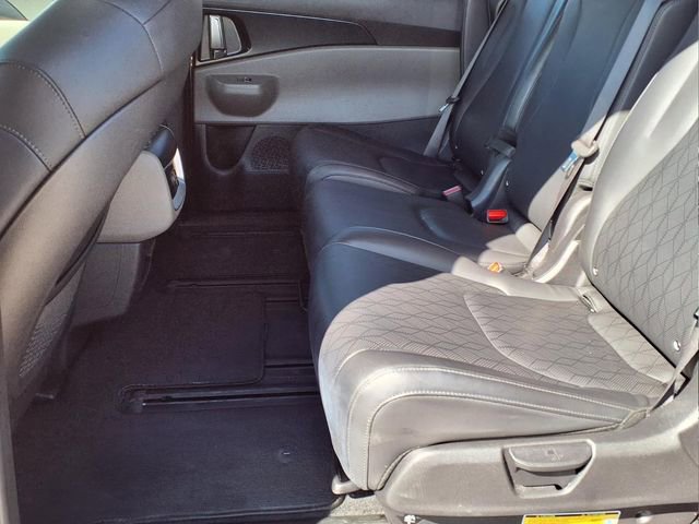 Used 2025 Kia Carnival image 15