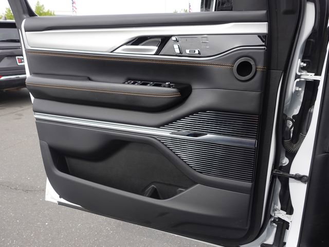 Used 2023 Jeep Grand Wagoneer Series III w/ HD Trailer Tow Package image 23