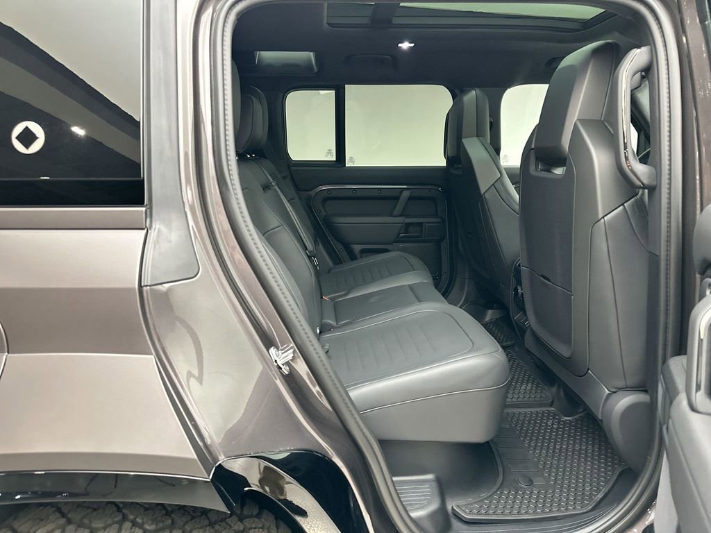 New 2026 Land Rover Defender 110 OCTA AWD/4WD image 17