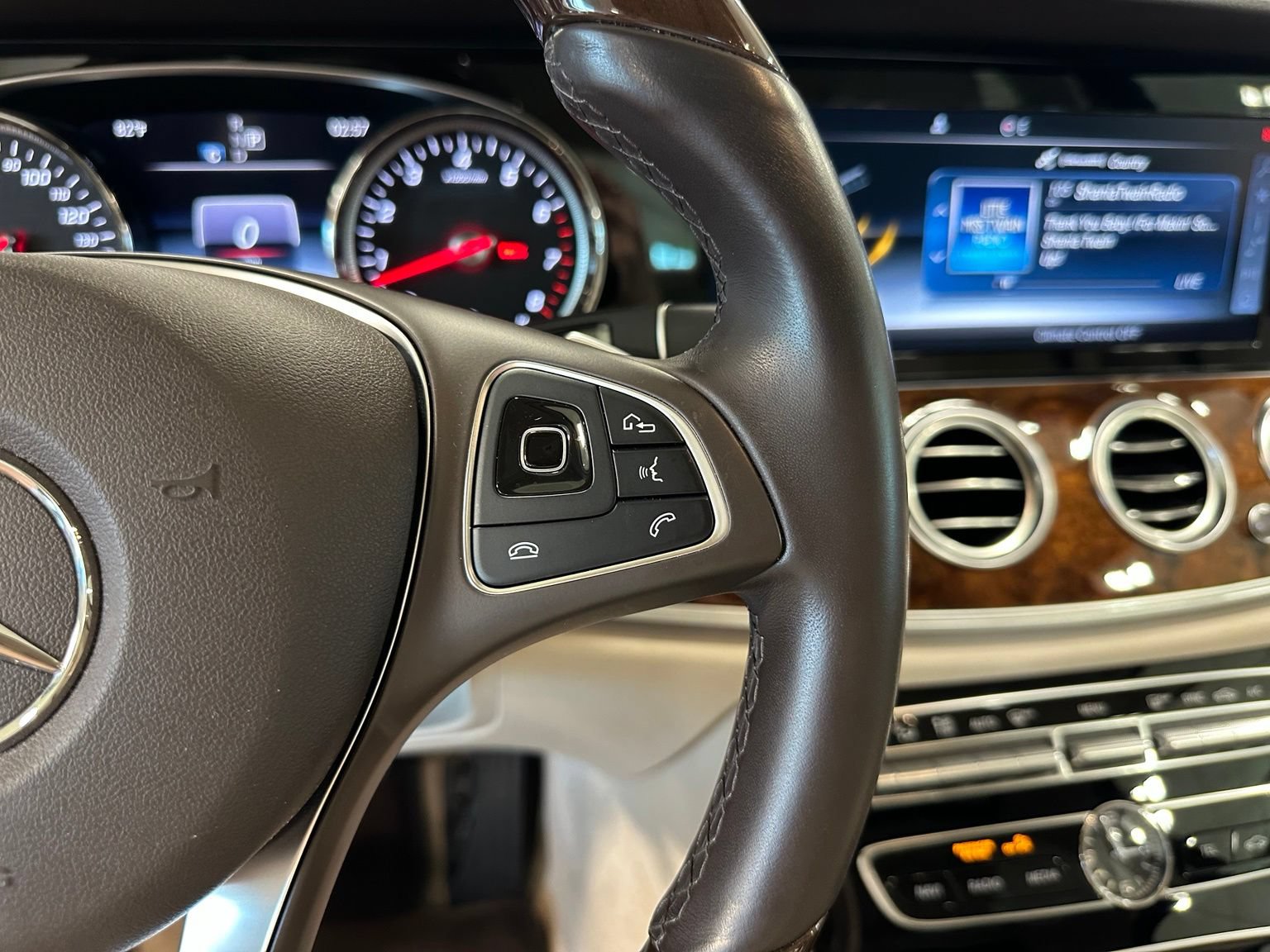 Used 2017 Mercedes-Benz E 300 image 19