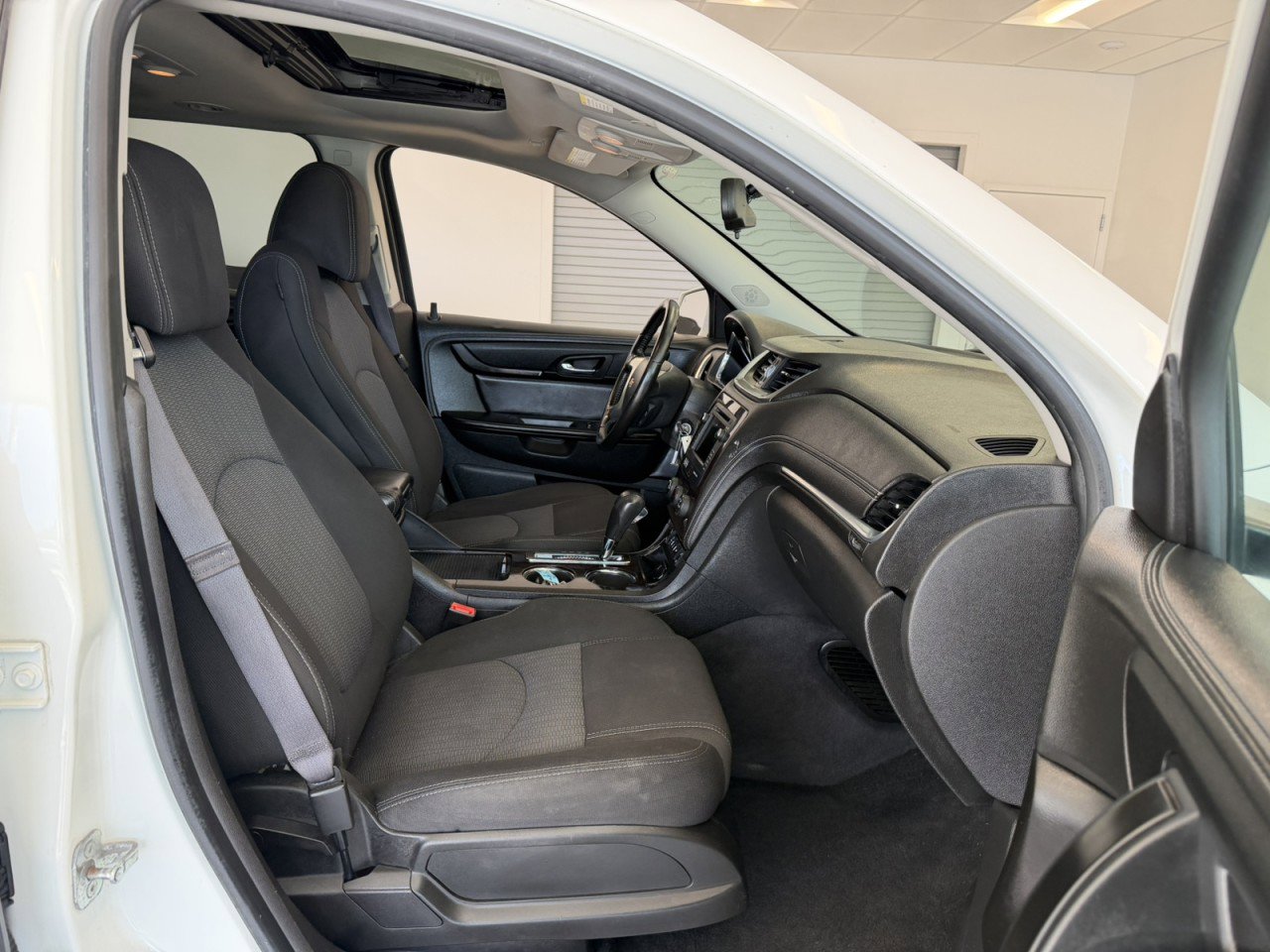 Used 2015 Chevrolet Traverse LT image 34