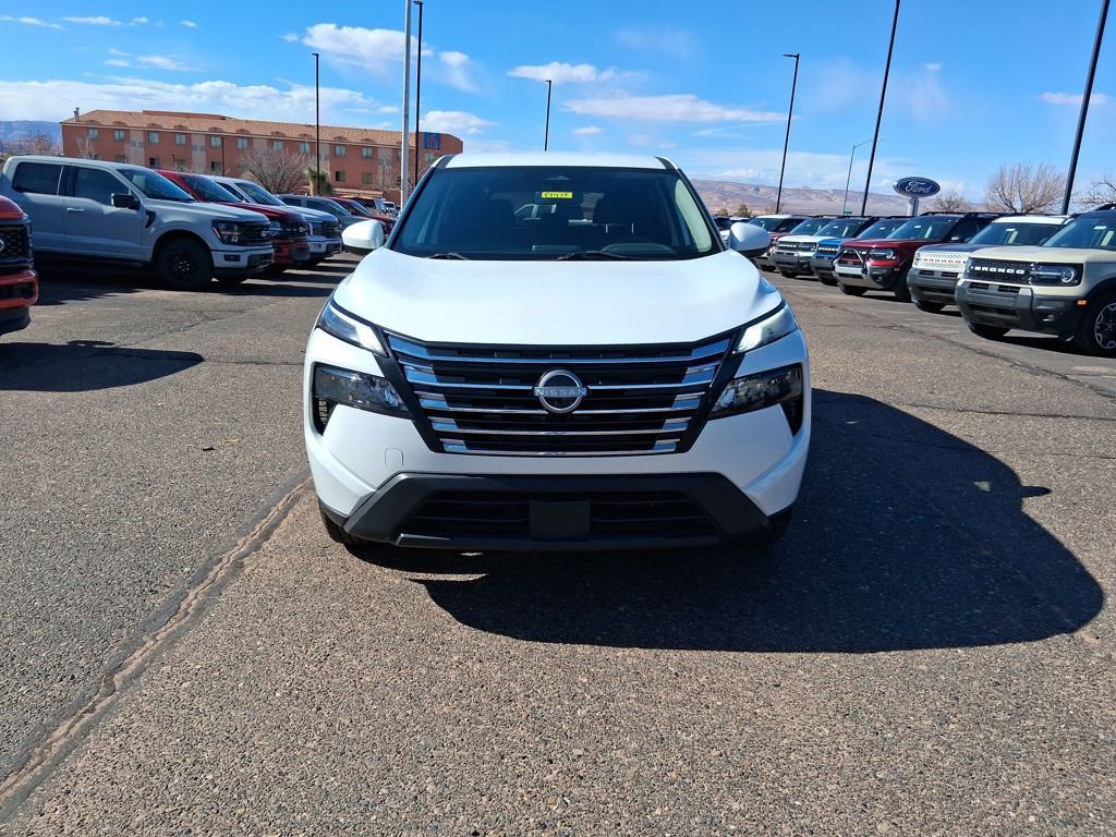 Used 2024 Nissan Rogue SV image 8