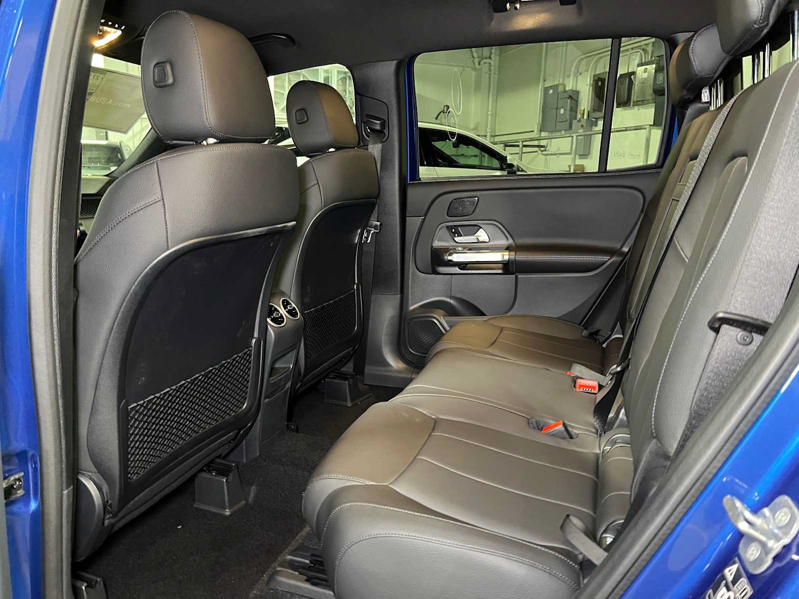 Used 2025 Mercedes-Benz GLB 250 4MATIC image 17