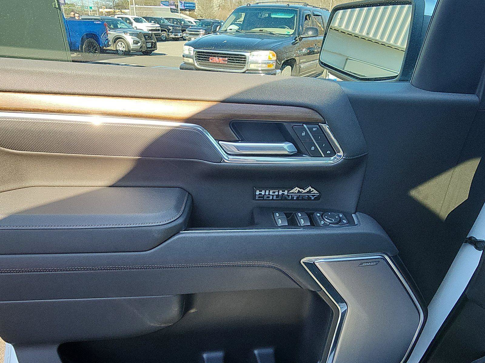 Used 2025 Chevrolet Silverado 1500 High Country w/ Technology Package AWD/4WD image 18