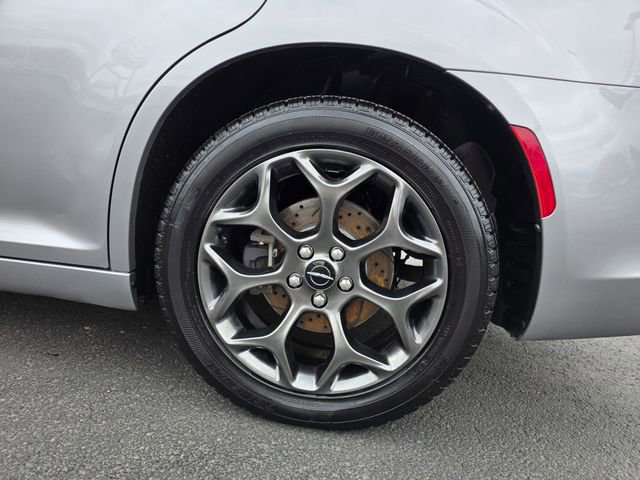 Used 2018 Chrysler 300 S w/ 300S Premium Group image 8