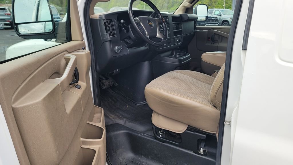 Used 2019 Chevrolet Express 2500 w/ Enhanced Convenience Package RWD image 18