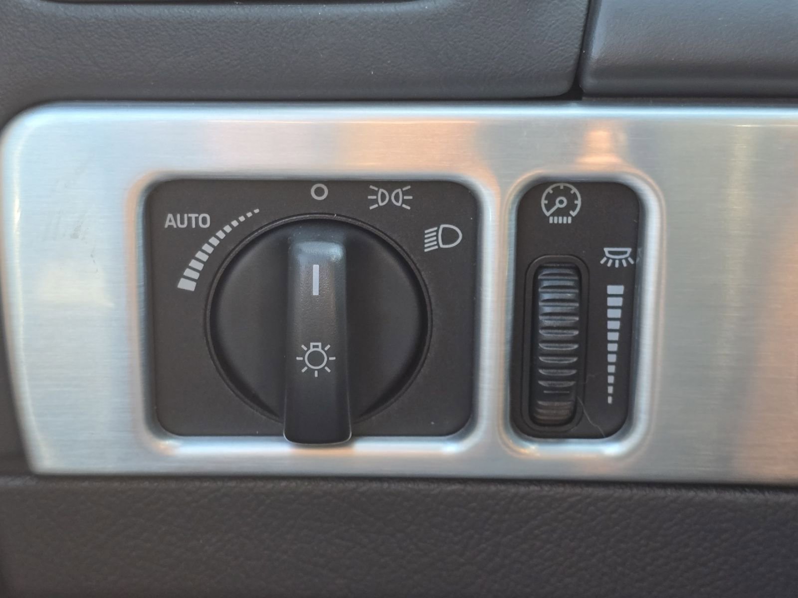 Used 2002 Ford Thunderbird image 23