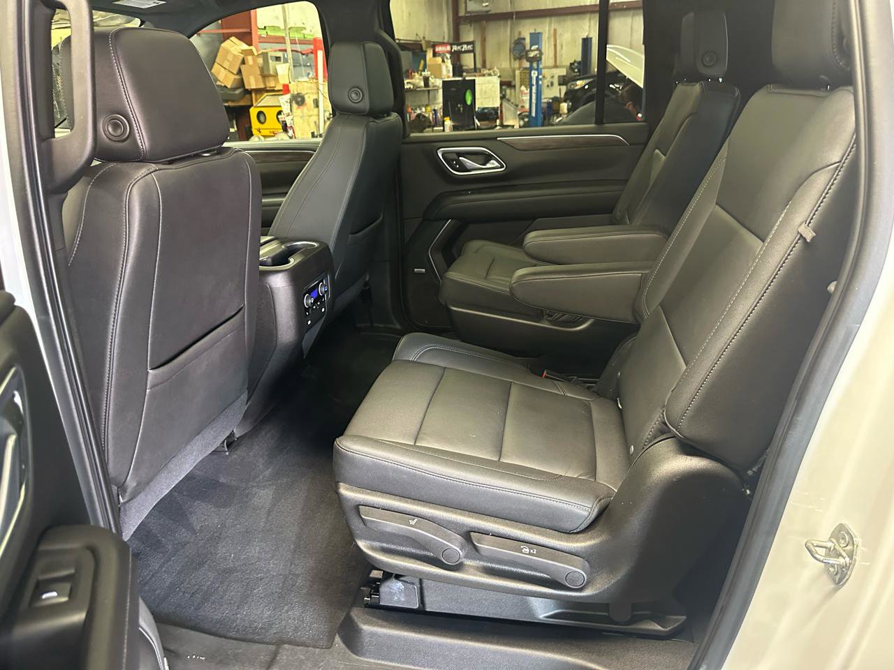 Used 2021 Chevrolet Suburban Z71 w/ Luxury Package AWD/4WD image 14