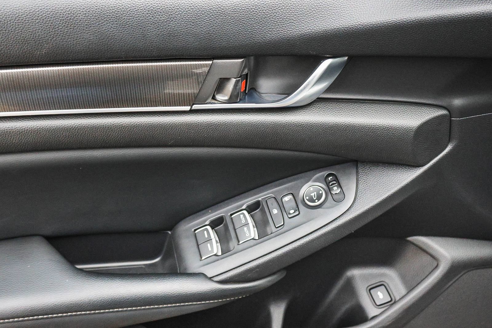 Used 2018 Honda Accord Sport image 30