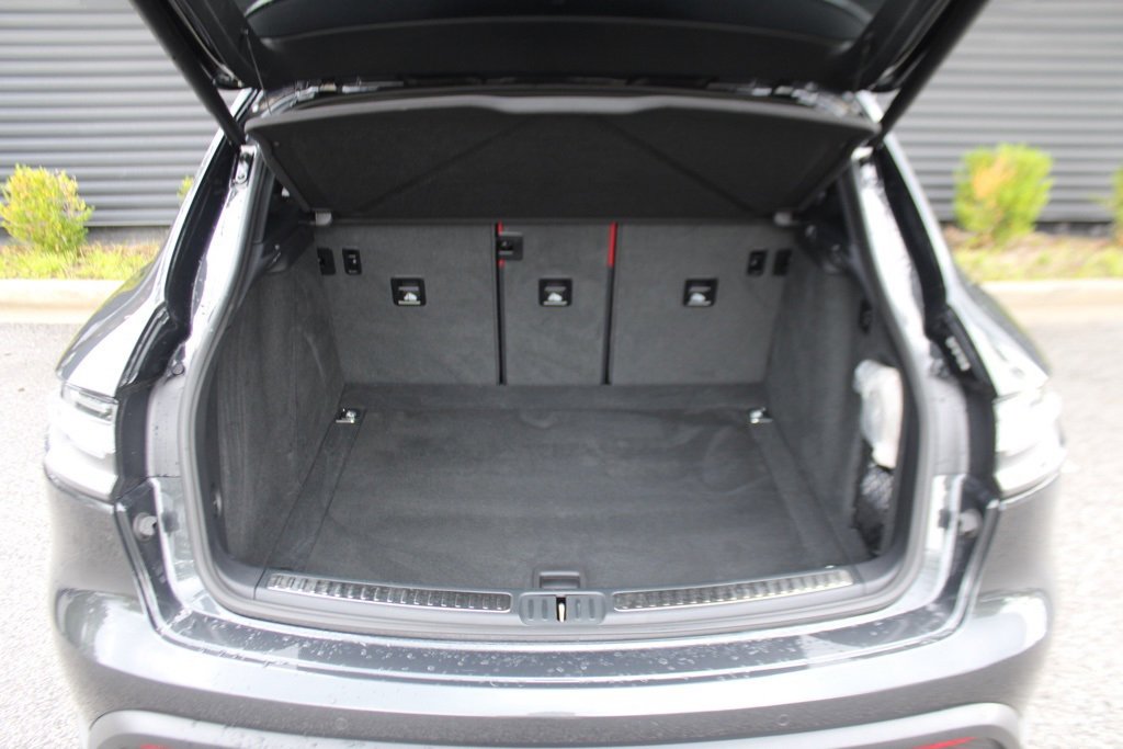 Used 2025 Porsche Macan image 34