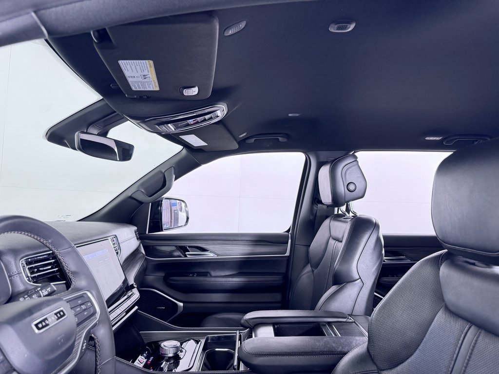 Used 2023 Jeep Wagoneer L Series II image 11