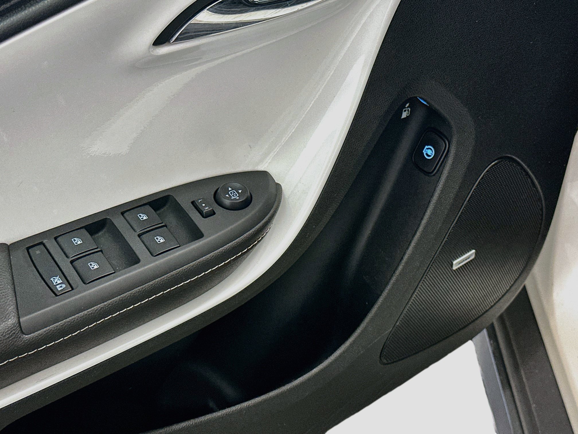 Used 2012 Chevrolet Volt Premium w/ Premium Trim Package FWD image 15