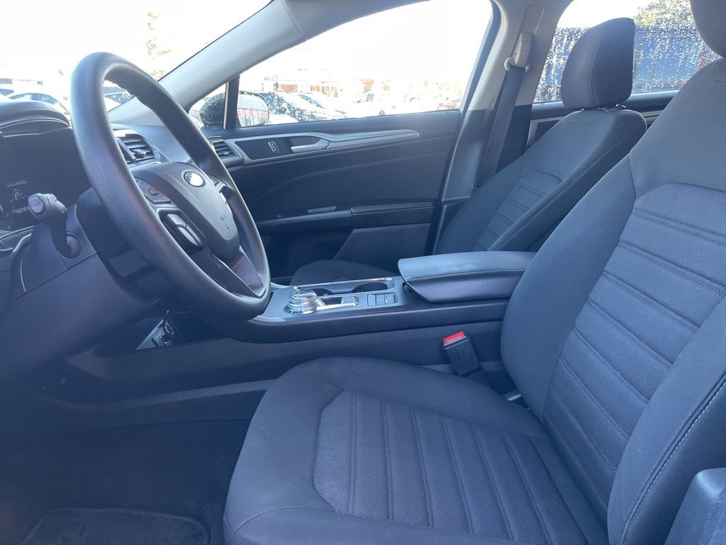 Used 2020 Ford Fusion SE image 15